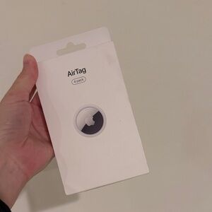 Apple AirTag Set with White Packaging